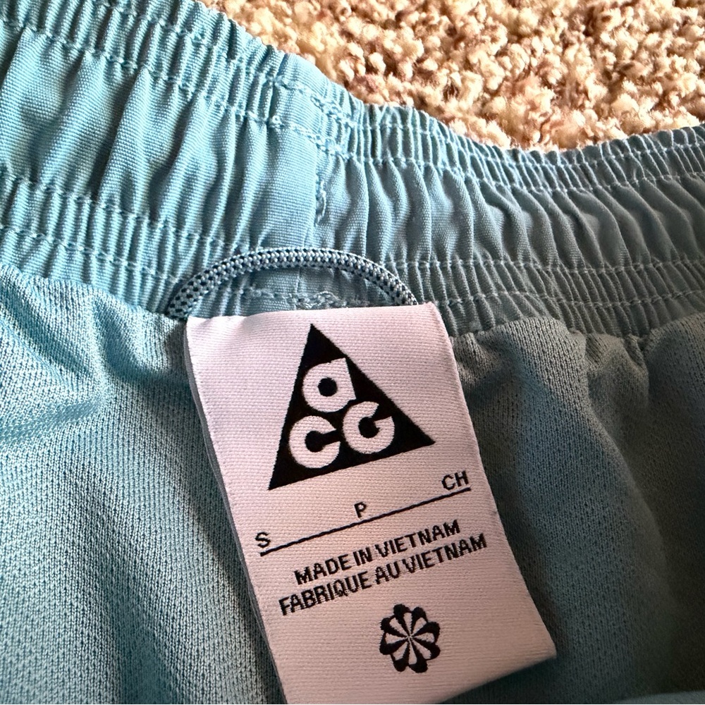 Nike ACG Shorts with 2 bonus items - Picture 9 of 11